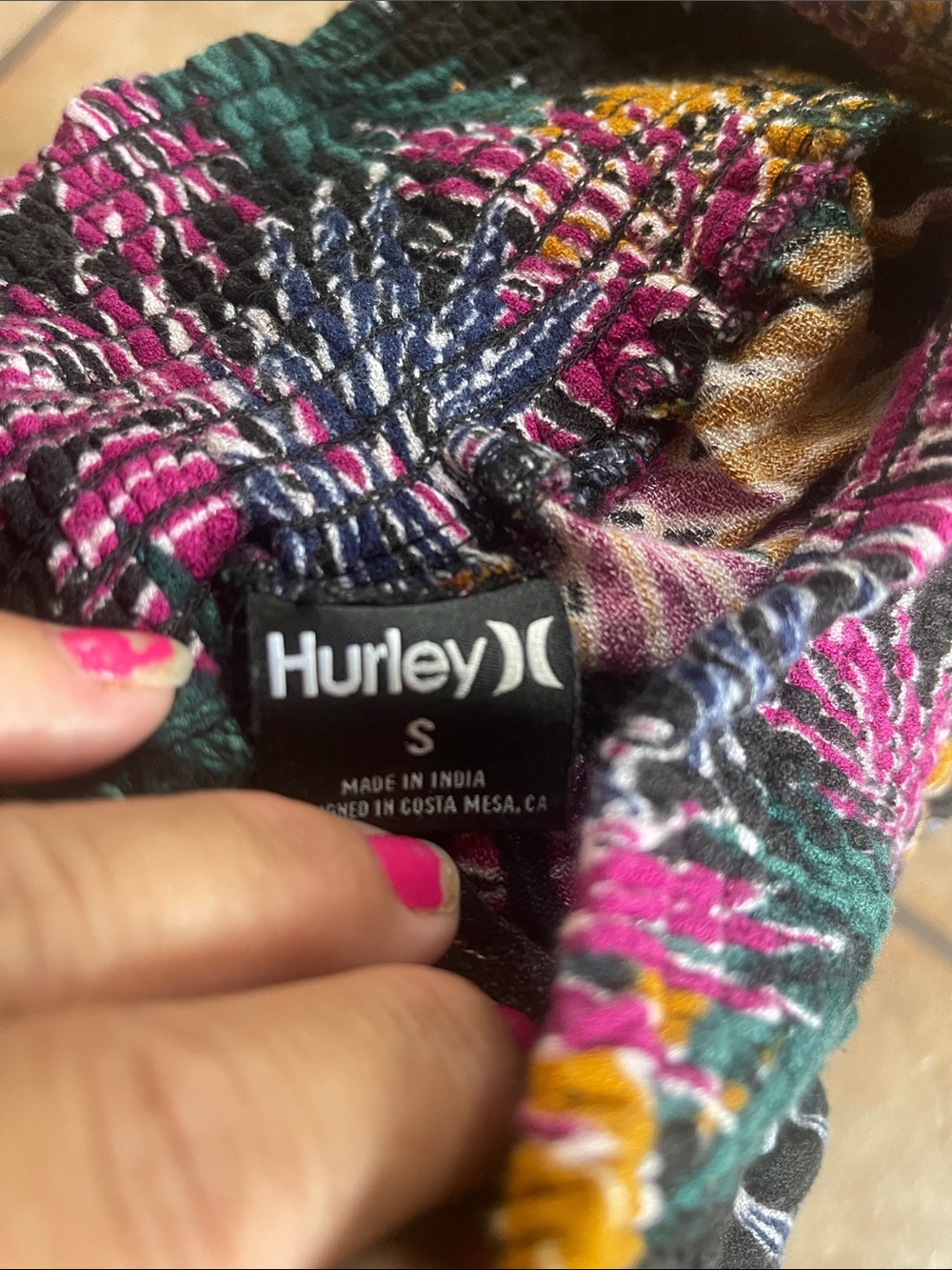 Hurley Wide-Leg Tropical Leaf Print Pants in Black, Green & Pink - Picture 6 of 7